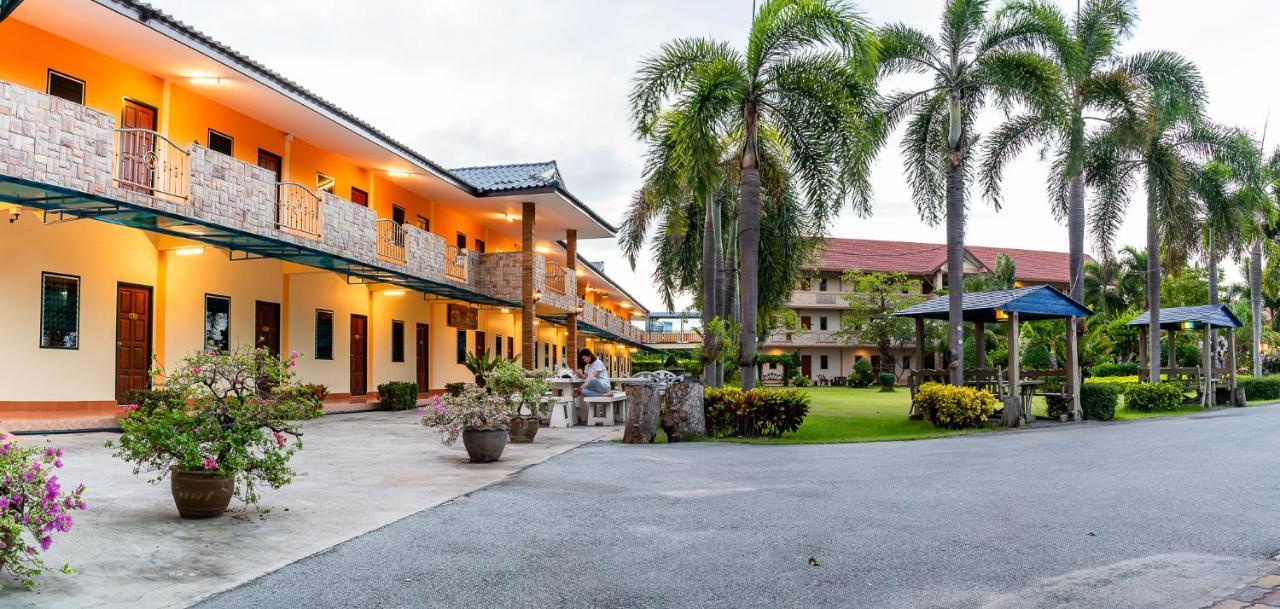 Pn Gold Resort Bangsaen Exterior foto